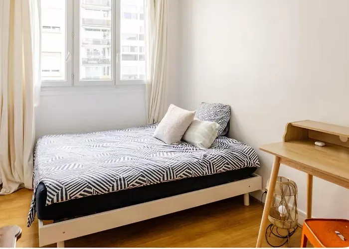 40sqm Flat Near Eiffel Tower * Paryż